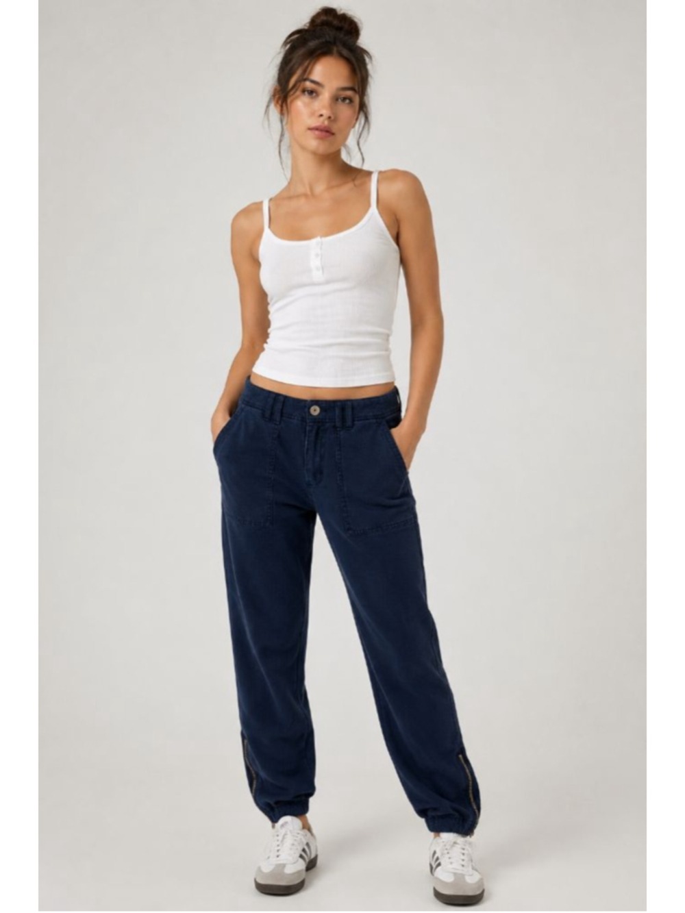 WHBM Navy Jogger Pants Women’s Size 6 Zip Ankle Soft Athleisure Blue